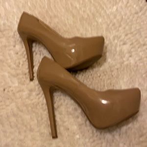 Jessica Simpson nude heels